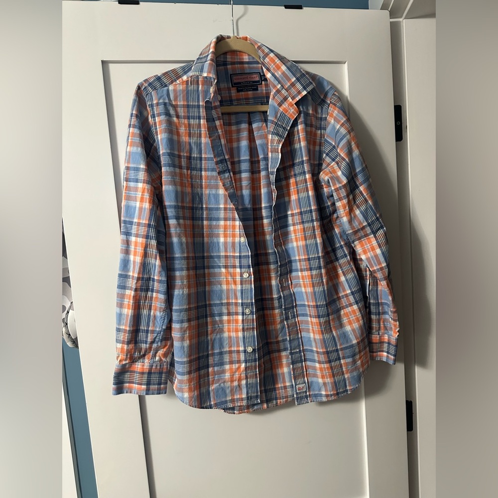 Men’s vineyard vines button down shirt